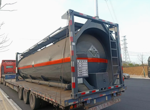BSLT Chemical tank containers, chemical transportation, intermodal tanks, hazardous liquids, ISO tank containers, chemical logistics, compliance standards, durable tank containers,