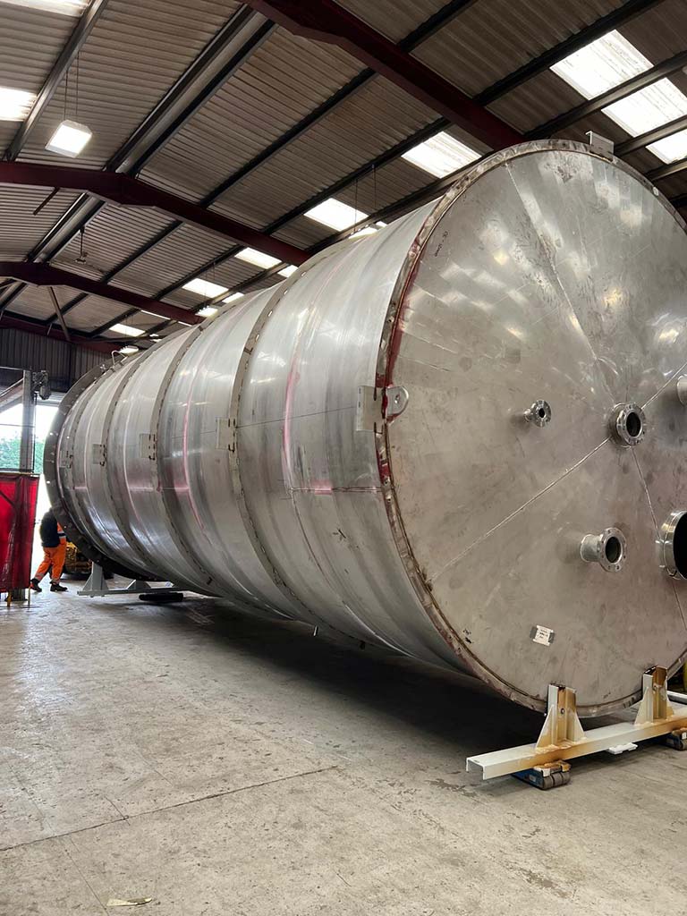 Heavy-duty stainless steel tanks, industrial storage tanks, chemical tanks, food-grade stainless tanks, corrosion-resistant tanks, stainless steel tank design, custom stainless steel tanks, high-pressure tanks, chemical resistant tanks, durable storage solutions,