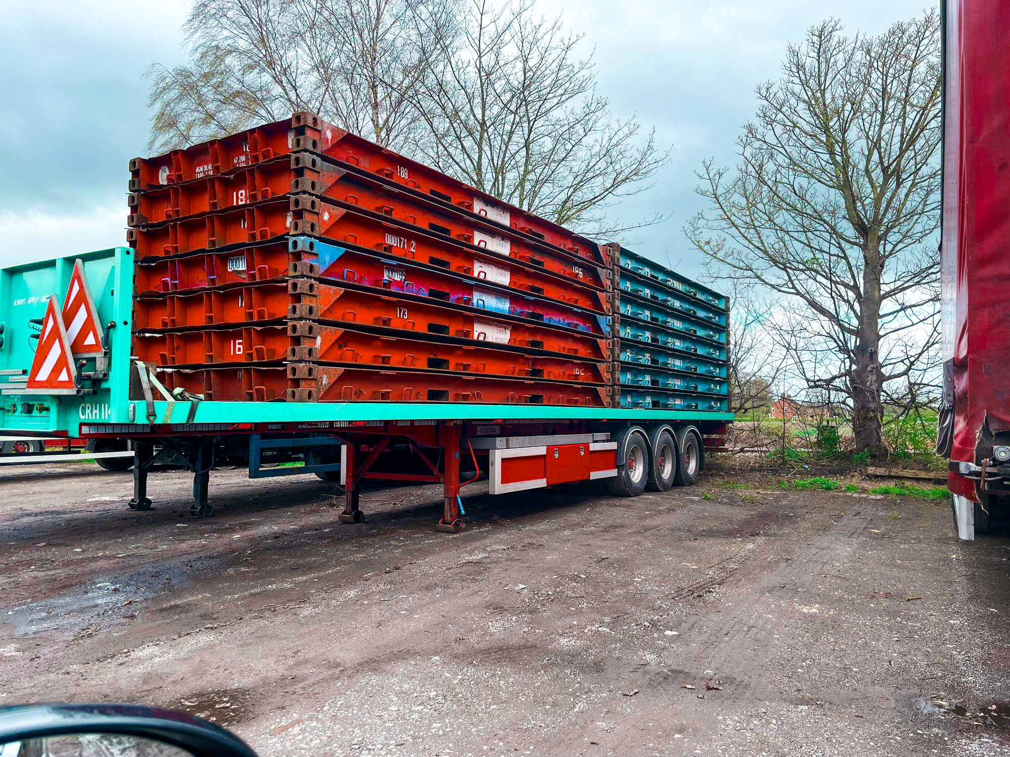 Flat rack container usage, flat rack containers, intermodal shipping, oversized cargo transport, heavy machinery shipping, flat rack applications, open-top flat racks, collapsible flat racks, flat rack container benefits, flat rack loading procedures.